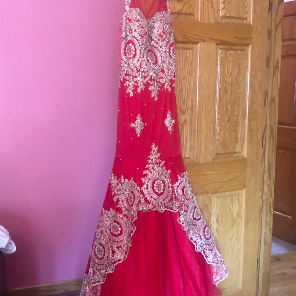 The dress is red and gold and it’s a size x small - Picture 1 of 6